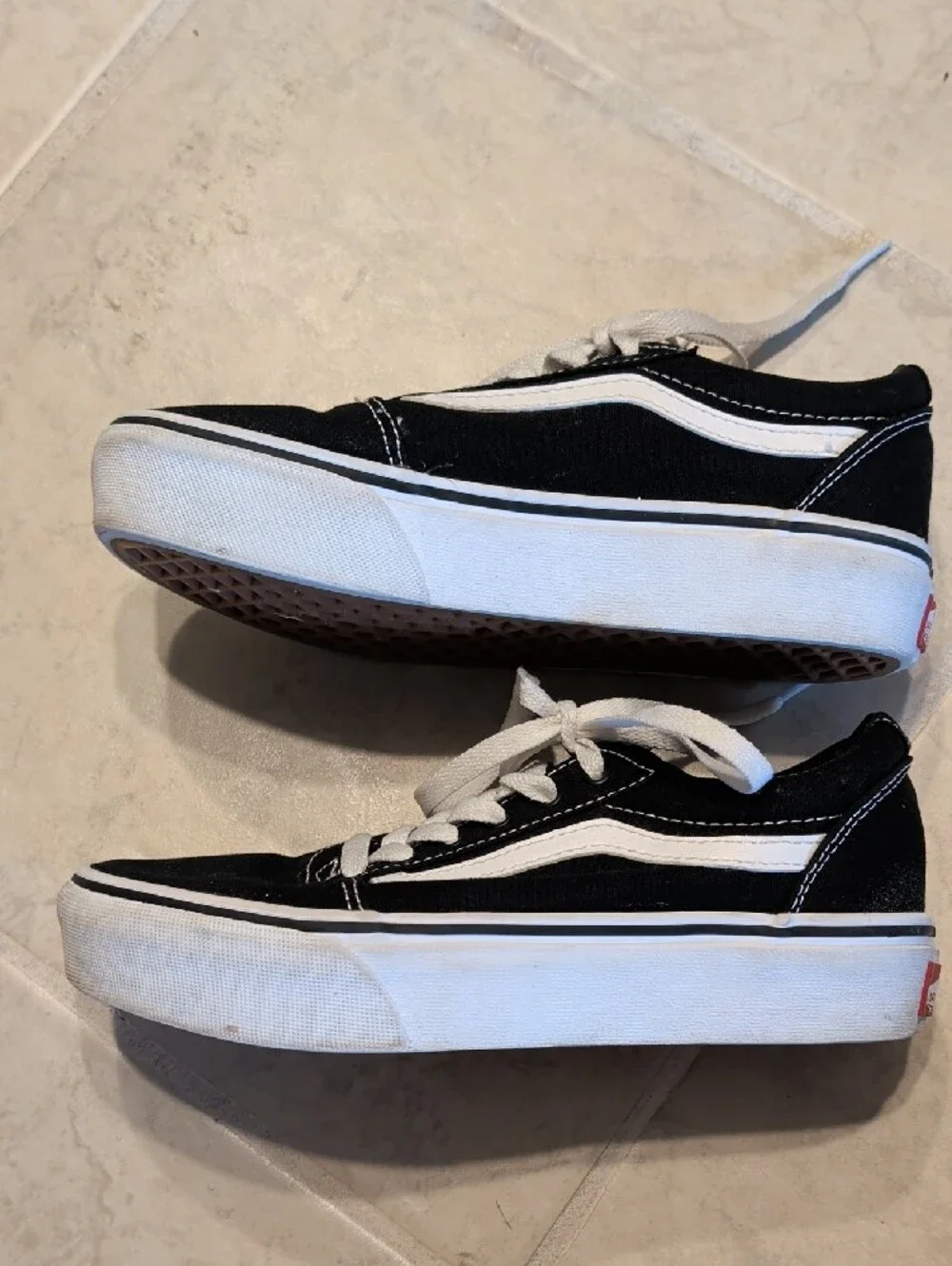 Girls Vans Old Skool Sneakers